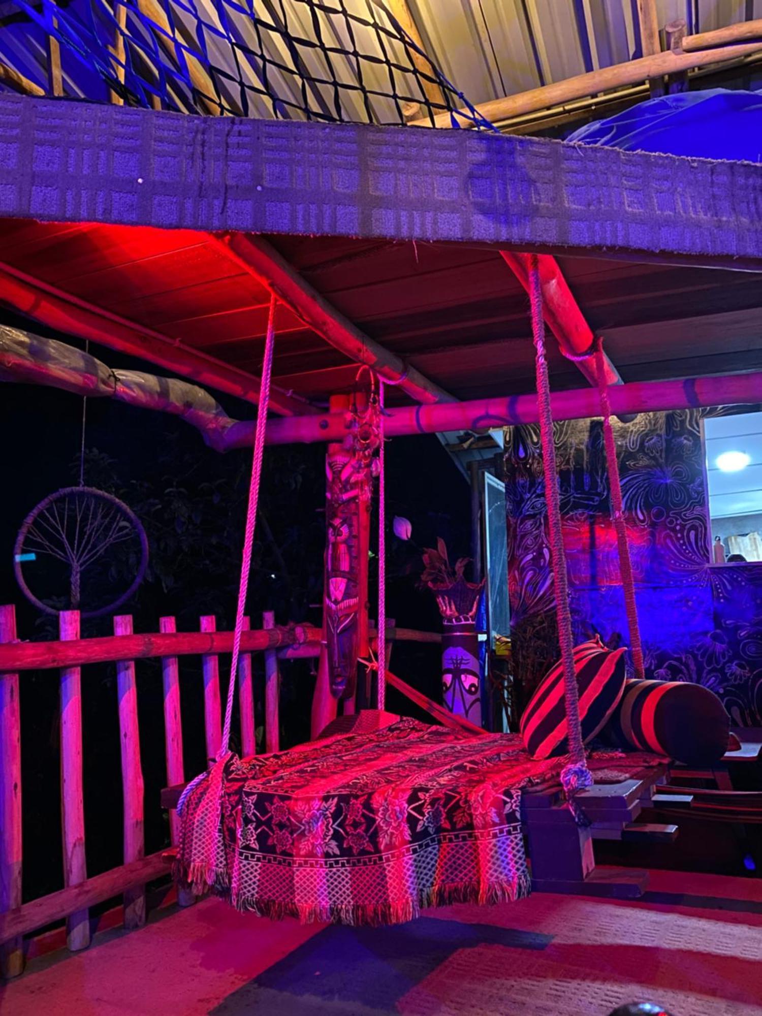Noname And Cafe بيت شباب إيلا